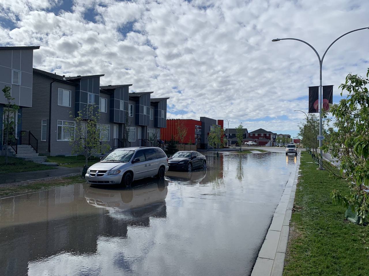Allagamenti e danni a Calgary dopo la tempesta di sabato (Fonte: Christian Ravary via Twitter)