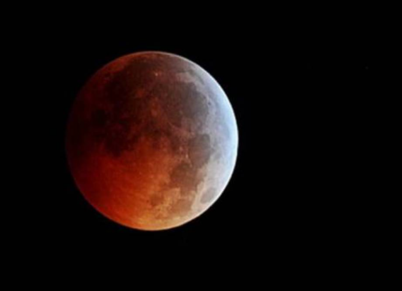 Eclissi lunare il 19 novembre 2021