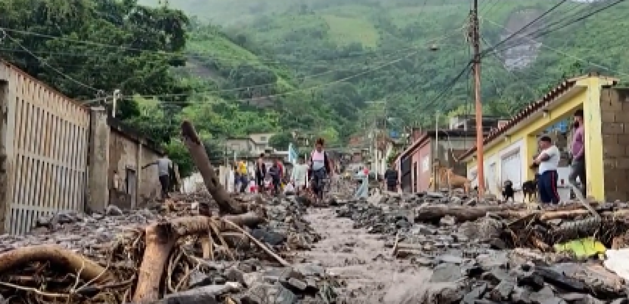 Fuertes lluvias, lluvias torrenciales y un derrumbe masivo en el estado Anzoátegui, un caso trágico, 7 víctimas, videos «3B Meteo