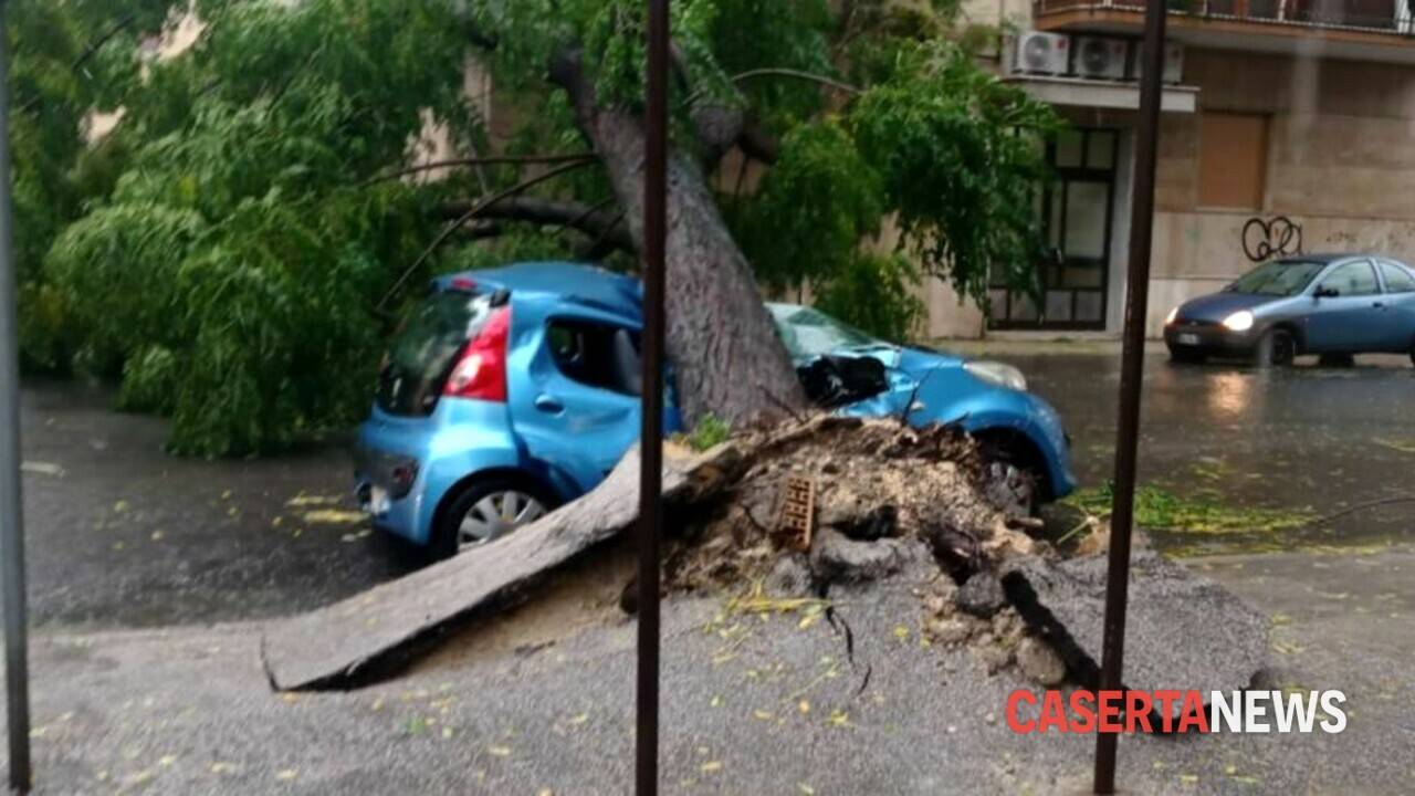 Gravi danni per il maltempo in Campania, specie nel Casertano (foto Casertanews)