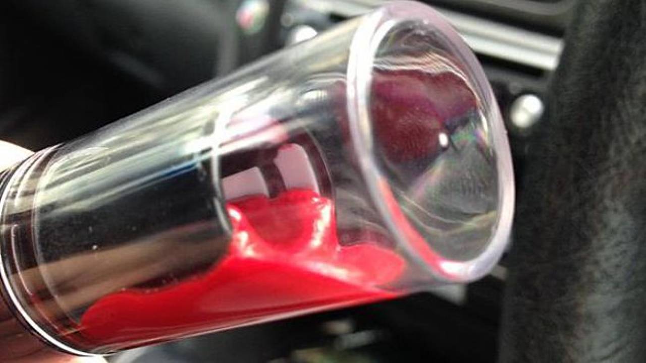 Il calore ha trasformato questo rossetto dallo stato solido a un disastro liquido. (Twitter foto / @ spidermaddi)
