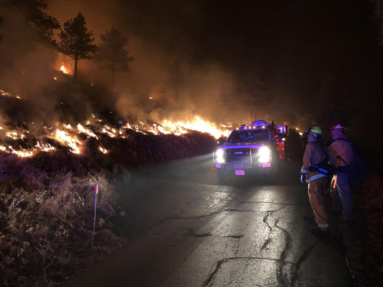 Il Calwood fire nel Colorado (Fonte: WestMetroFire via Twitter)