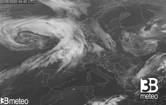 Il ciclone atlantico visto dal satellite