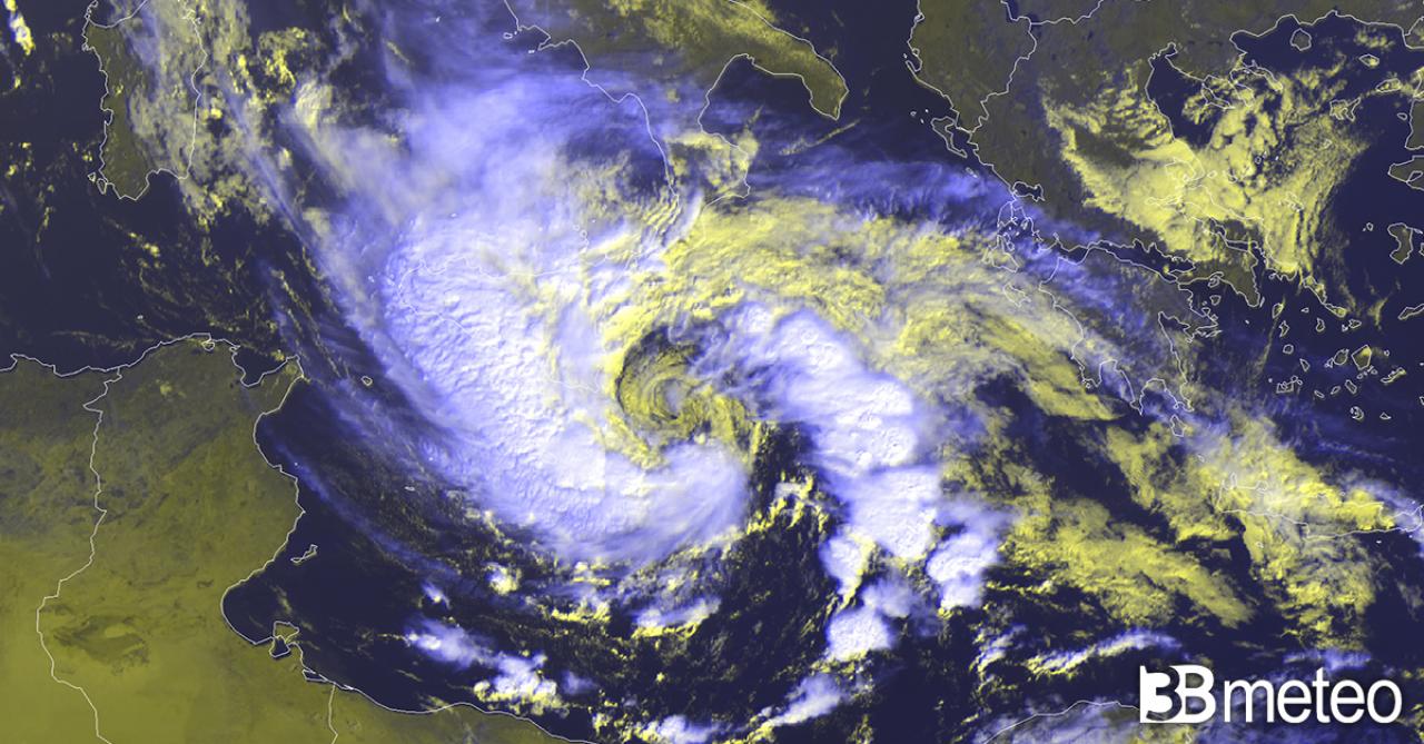 Il ciclone mediterraneo Apollo visto dal satellite