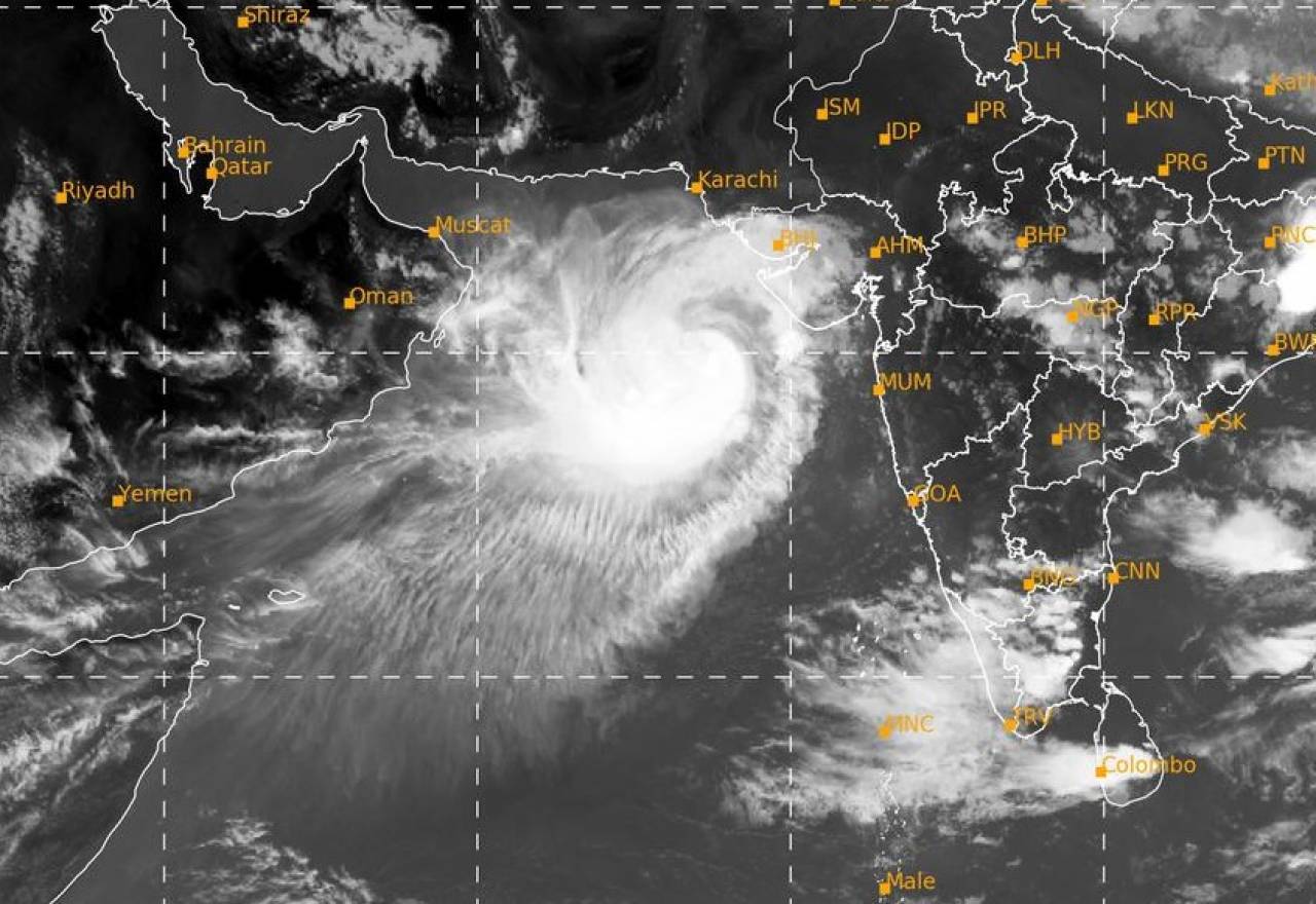 Il ciclone tropicale Biparjoy visto dal satellite