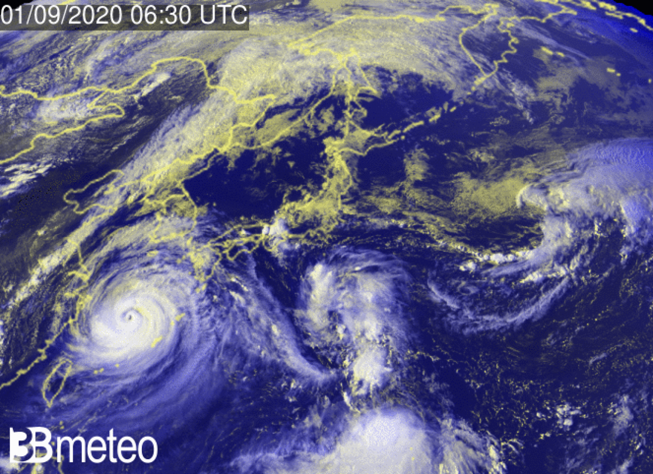 Il super tifone Maysak visto dal satellite