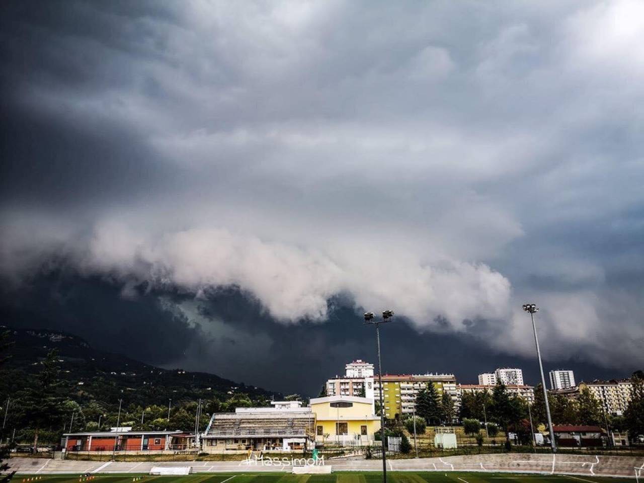 Il temporale di giovedì ad Ascoli (Foto di Massimo Mindoli)