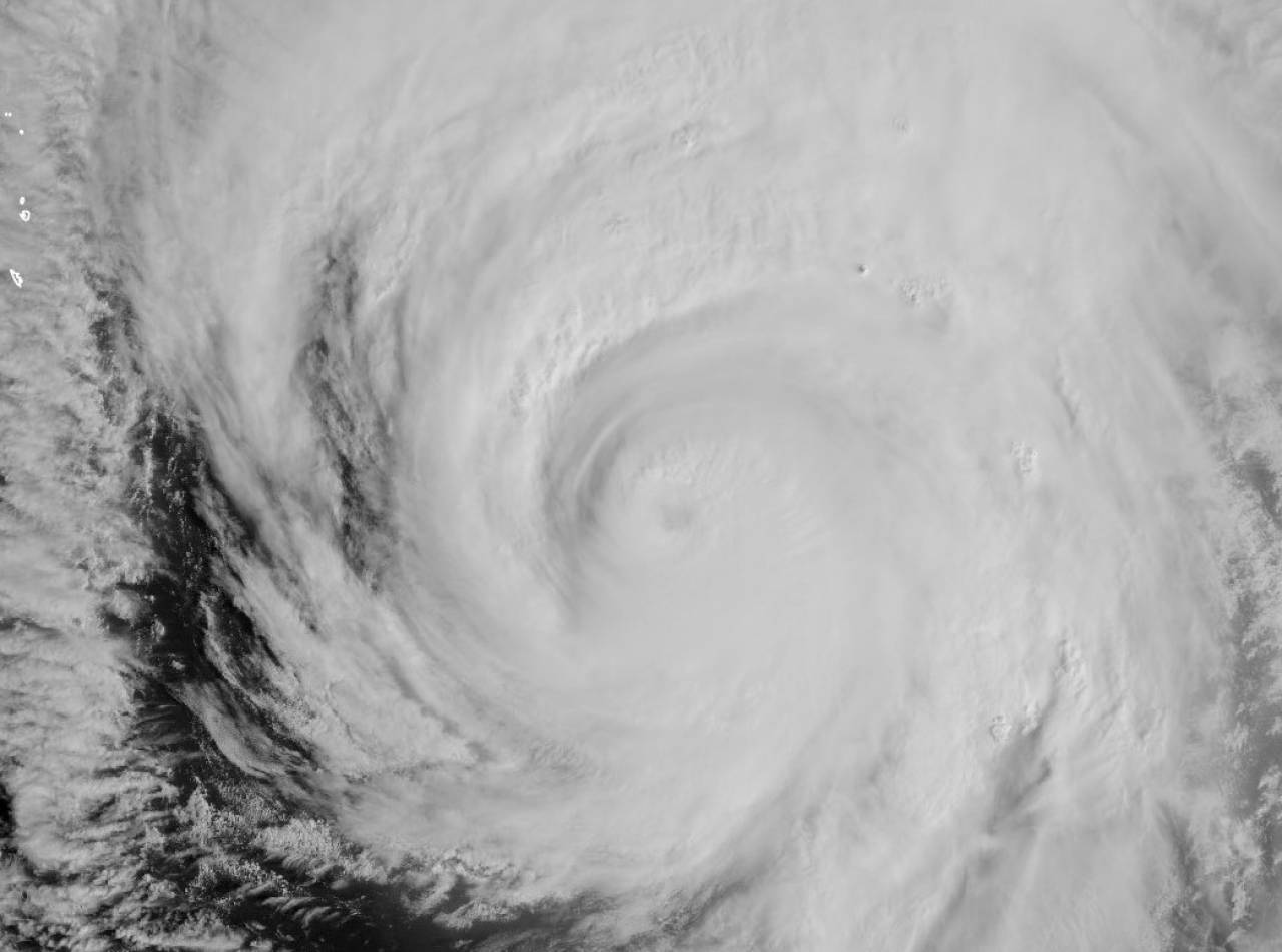 Il tifone Bolaven visto dal satellite
