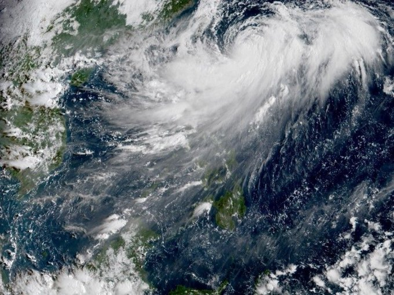 Il tifone Hinnamnor visto dal satellite