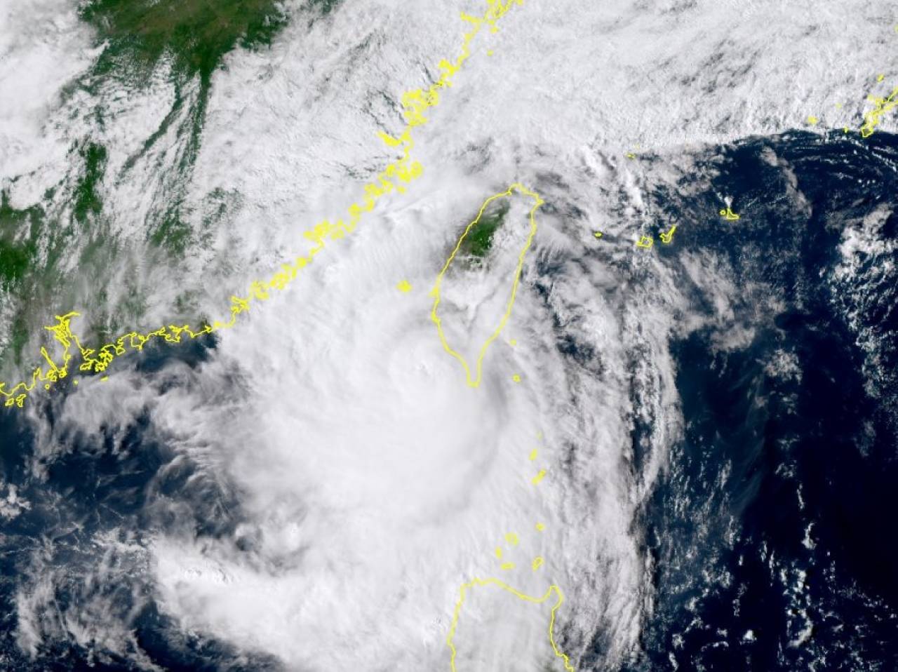 Il tifone Koinu visto dal satellite