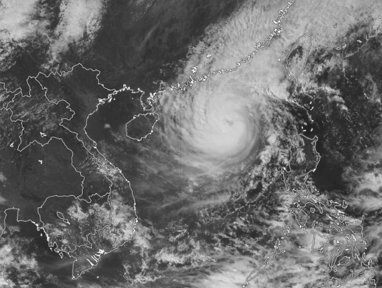 Il tifone Nesat visto dal satellite