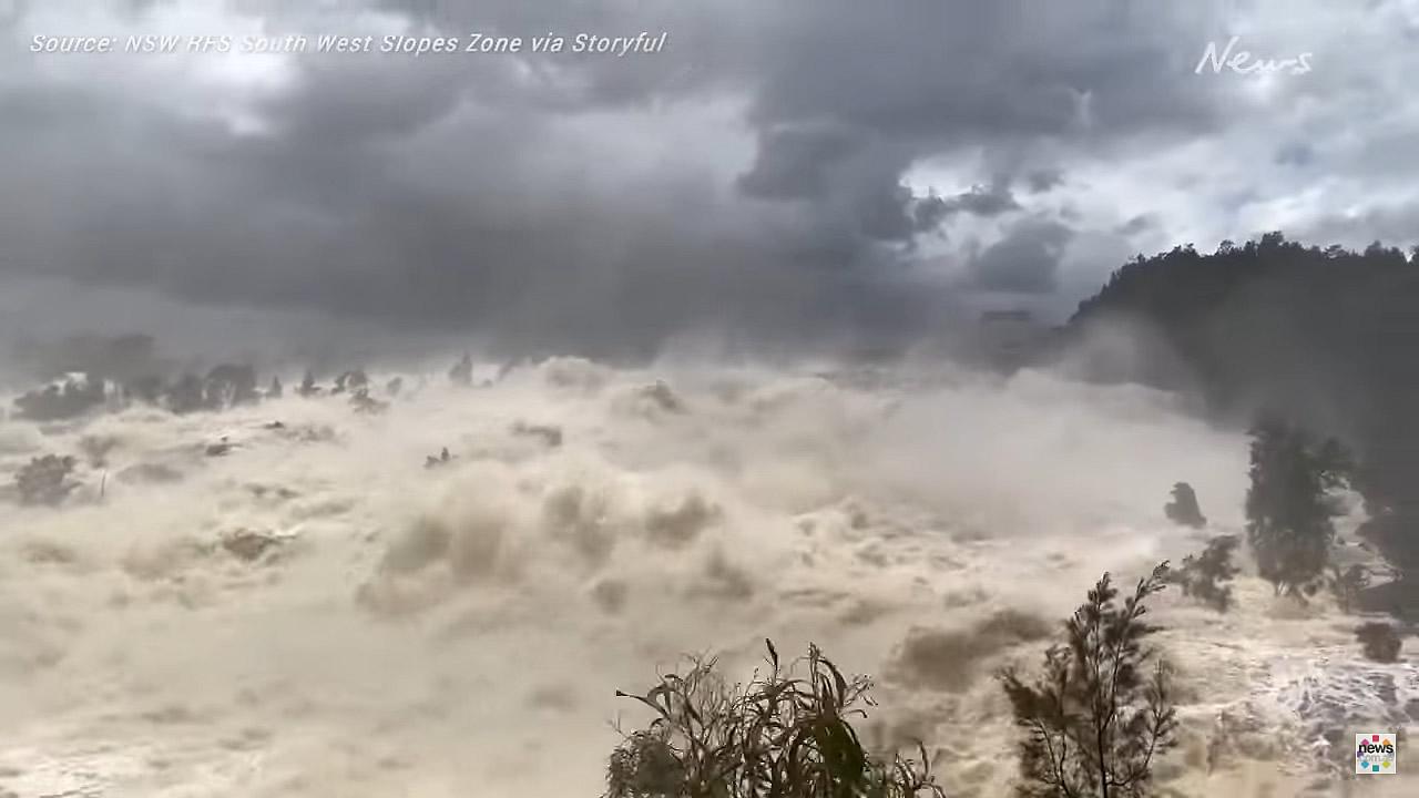 Impressionante alluvione causata dallo straripamento di una diga in Australia