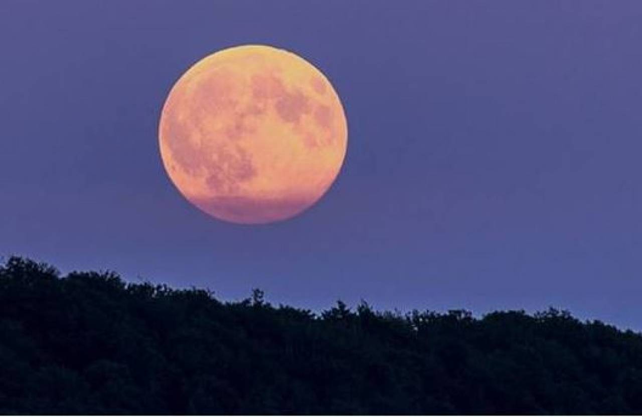 A super harvest moon is about to arrive, and now is a good time to admire it. «3B Weather