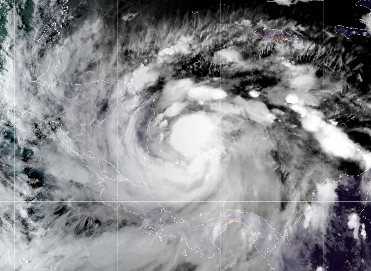 L'uragano Julia visto dal satellite