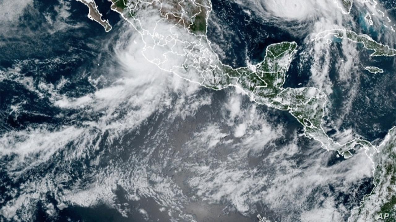 L'uragano Nora visto domenica dal satellite (Fonte NOAA)