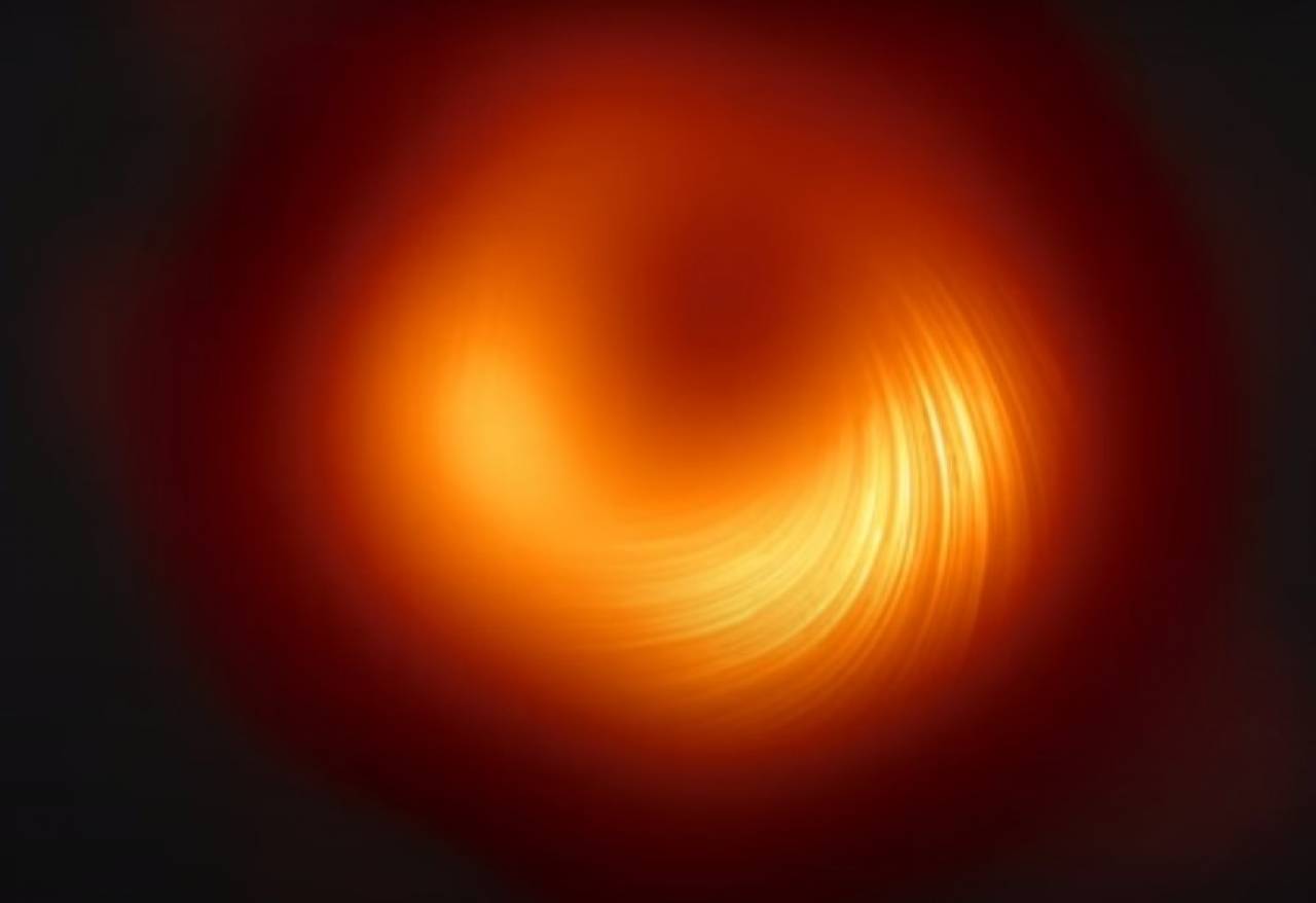 La foto del campo magnetico del buco nero ottenuta dall'Event Horizon Telescope