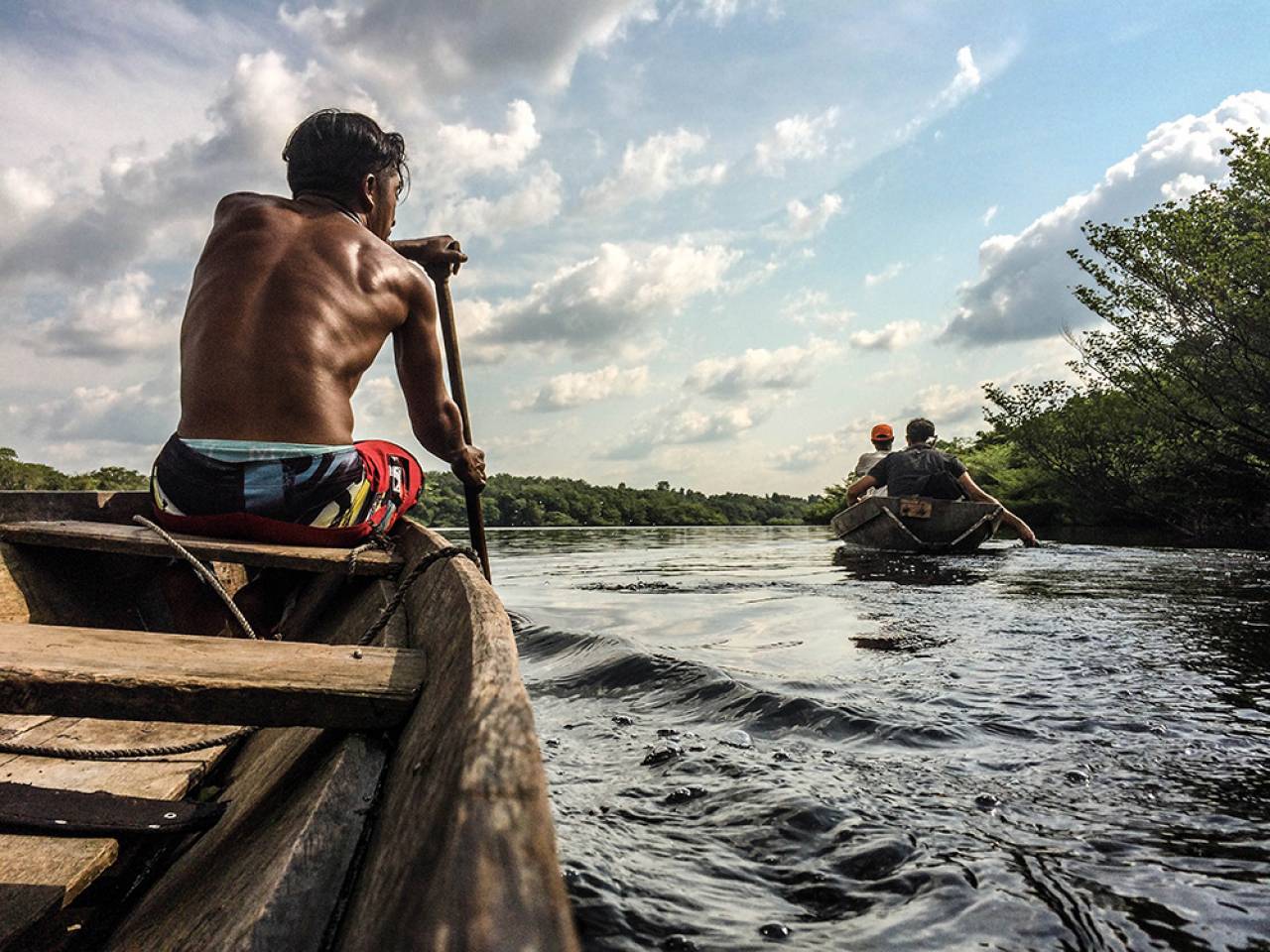 La navigazione sulla rete fluviale amazzonica costituisce il principale mezzo di scambio commerciale. ©Riccardo Sciabetta
