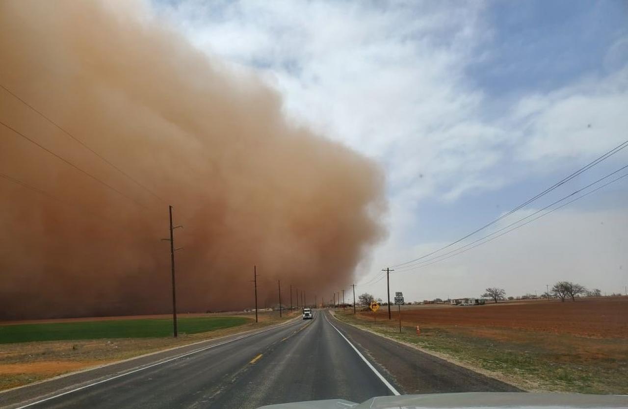  La nube di polvere e sabbia che ha avvolto i cieli del Texas. (Fonte: matternst34 via Twitter)