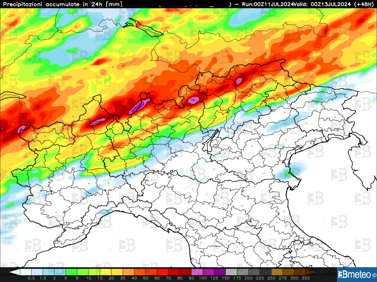 La probabile distribuzione delle precipitazioni nella giornata di venerdì: con le tonalità dell'arancio e del rosso le aree con il maggior rischio di fenomeni intensi