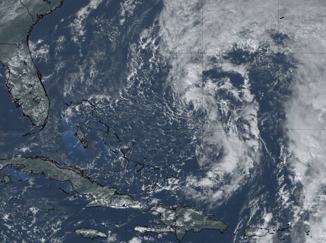 La tempesta Nicole in avvicinamento alle Bahamas