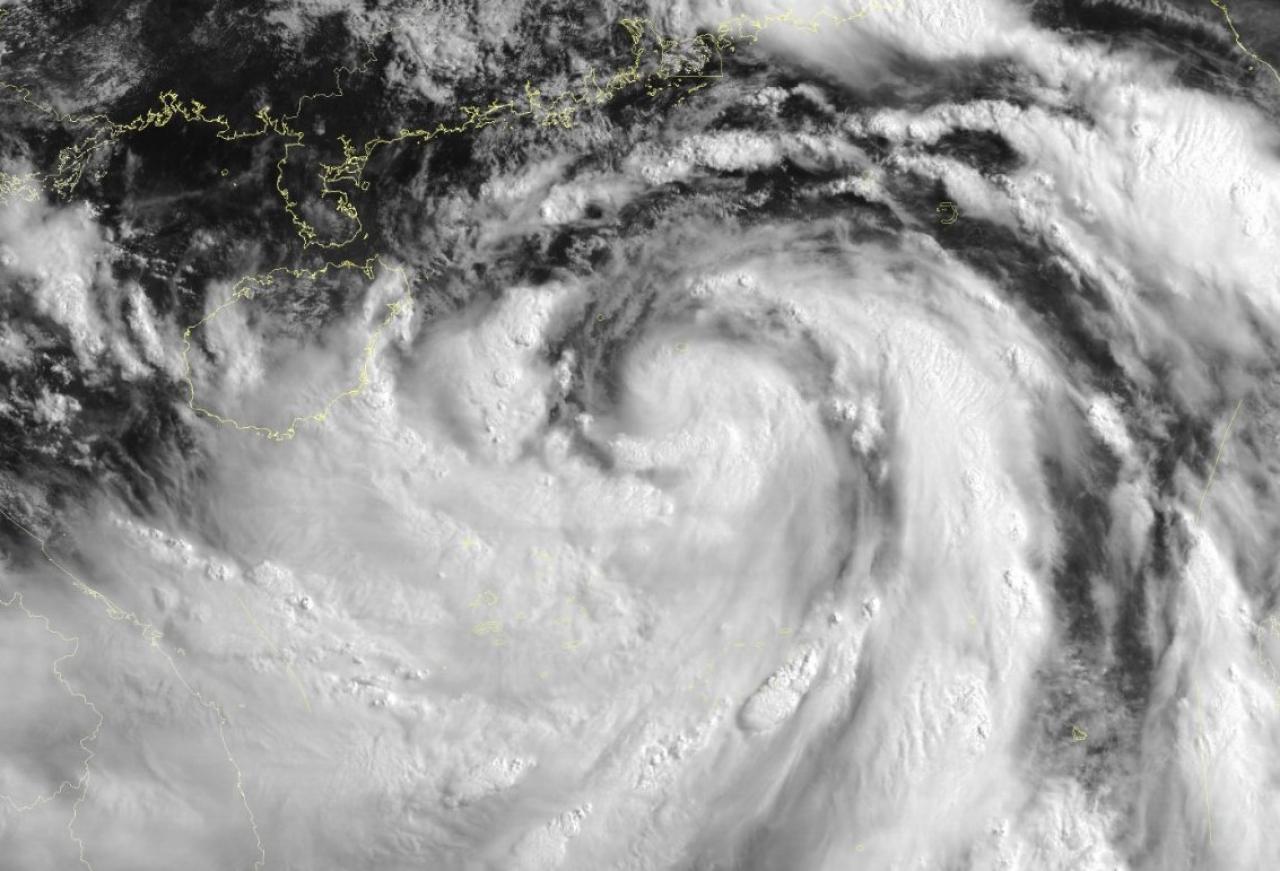 La tempesta tropicale Chaba vista dal satellite