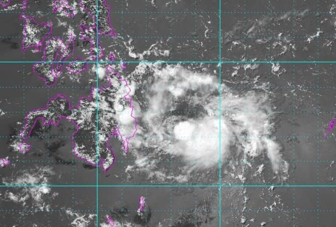 La tempesta tropicale Crising in avvicinamento alle Filippine