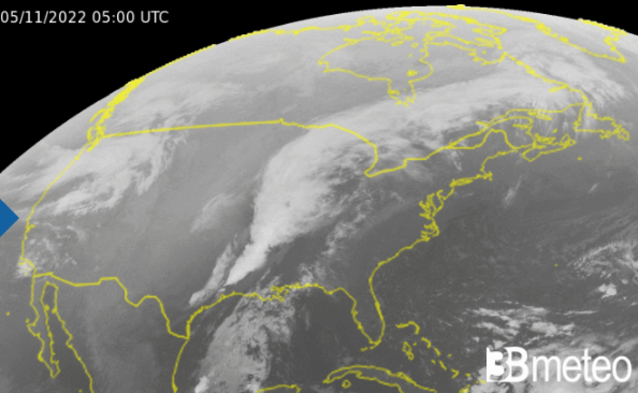 Linea temporalesca sugli USA vista dal satellite