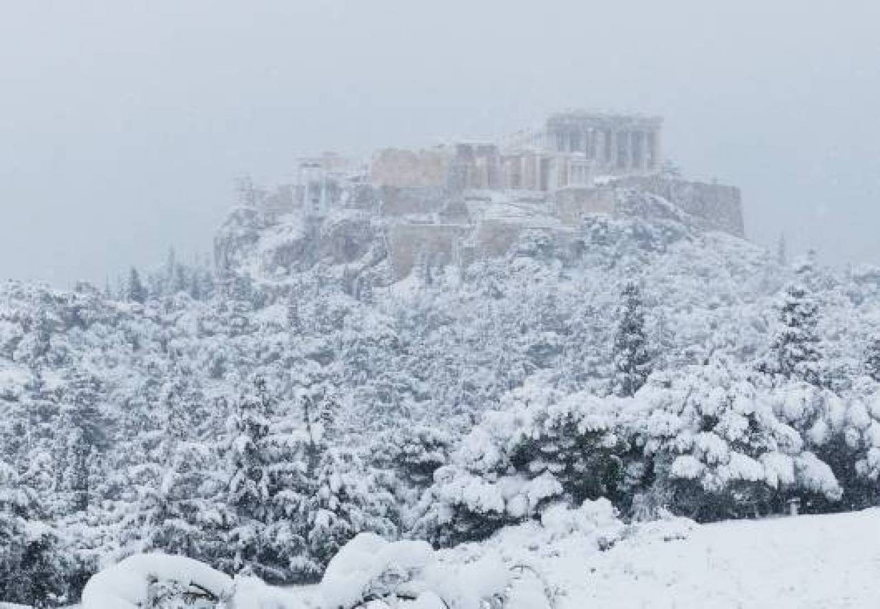 Δελτίο καιρού: Η Ελλάδα χτυπήθηκε από παγετό και εξαιρετικά χιόνια, καταιγίδες σε Αθήνα, ασβεστωμένη Ρόδο και Κρήτη
