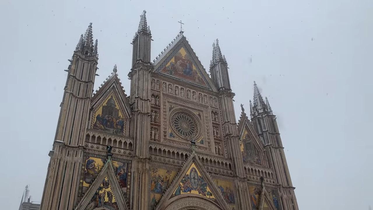 Neve in Umbria, imbiancate anche Perugia e Orvieto