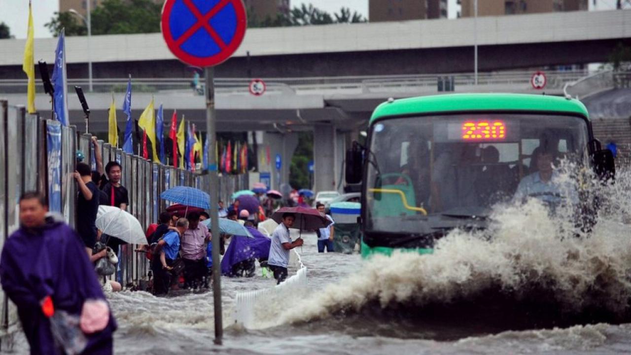 Piogge incessanti e alluvioni in Cina