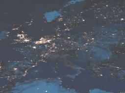 Ecco il black out della notte del 28 Settembre: notate l'Italia interamente al buio ad eccezione della Sardegna
