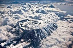 Calotta glaciale del Kilimangiaro vista dallo spazio