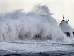 Venti tempestosi e mareggiate sulle Isole Britanniche.