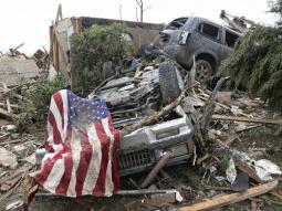 La cittadina di Moore, in Oklahaoma, rasa al suolo da un violentissimo tornado