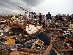 Tornado Oklahoma: si scava tra le macerie