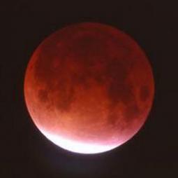 Eclissi totale di Luna: Foto dal Mondo