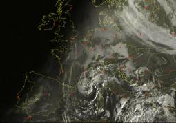 Landfall del ciclone Rolf visto dal satellite