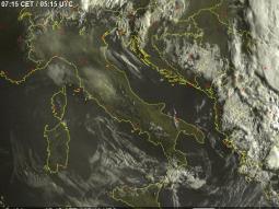 Poche nubi sull'Italia grazie al rinforzo dell'alta pressione