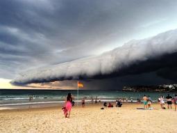 Spettacolare shelf-cloud (dailytelegraph.com.au)