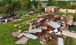 Gli effetti devastanti di un recente tornado nel Missouri