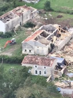 I danni casuati dal tornado a Sonnac