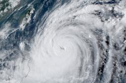 Il tifone Koinu visto dal satellite