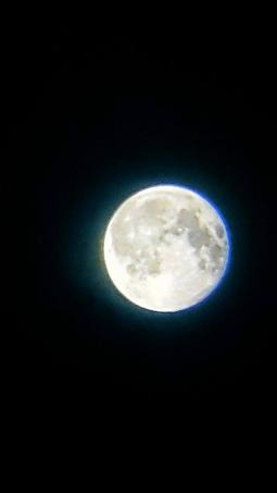 Luna fotografata da Dani Stoyanov