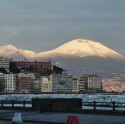 Meteo Napoli allerta pioggia e freddo neve a bassa quota
