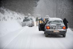 Neve blocca automobilista in Savoia