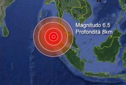 Violento terremoto a Sumatra di magnitudo 6.5