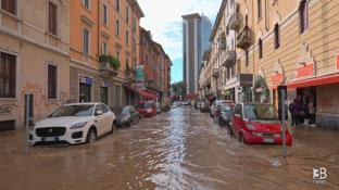 Cronaca meteo diretta. Forte maltempo su Milano, allagamenti, danni e collegamenti ferroviari in tilt. Situazione e previsione