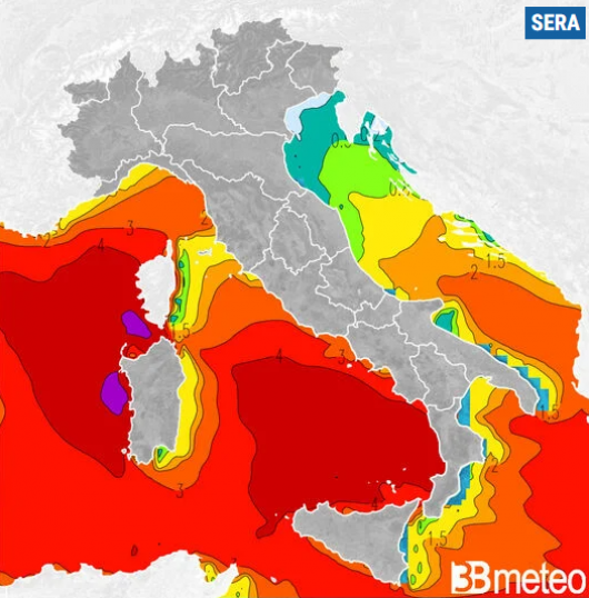 Altezza onde per sabato sera, fino a 5 metri sul Mar di Sardegna