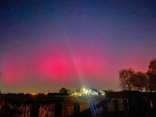Aurora visibile persino da Ferrara, foto via Fb di Paolo Andreotti