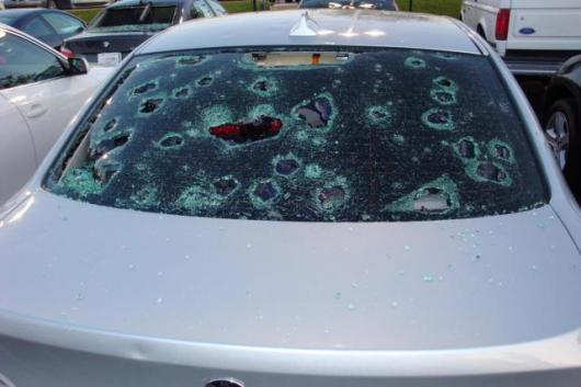 Auto distrutta dalla grandine